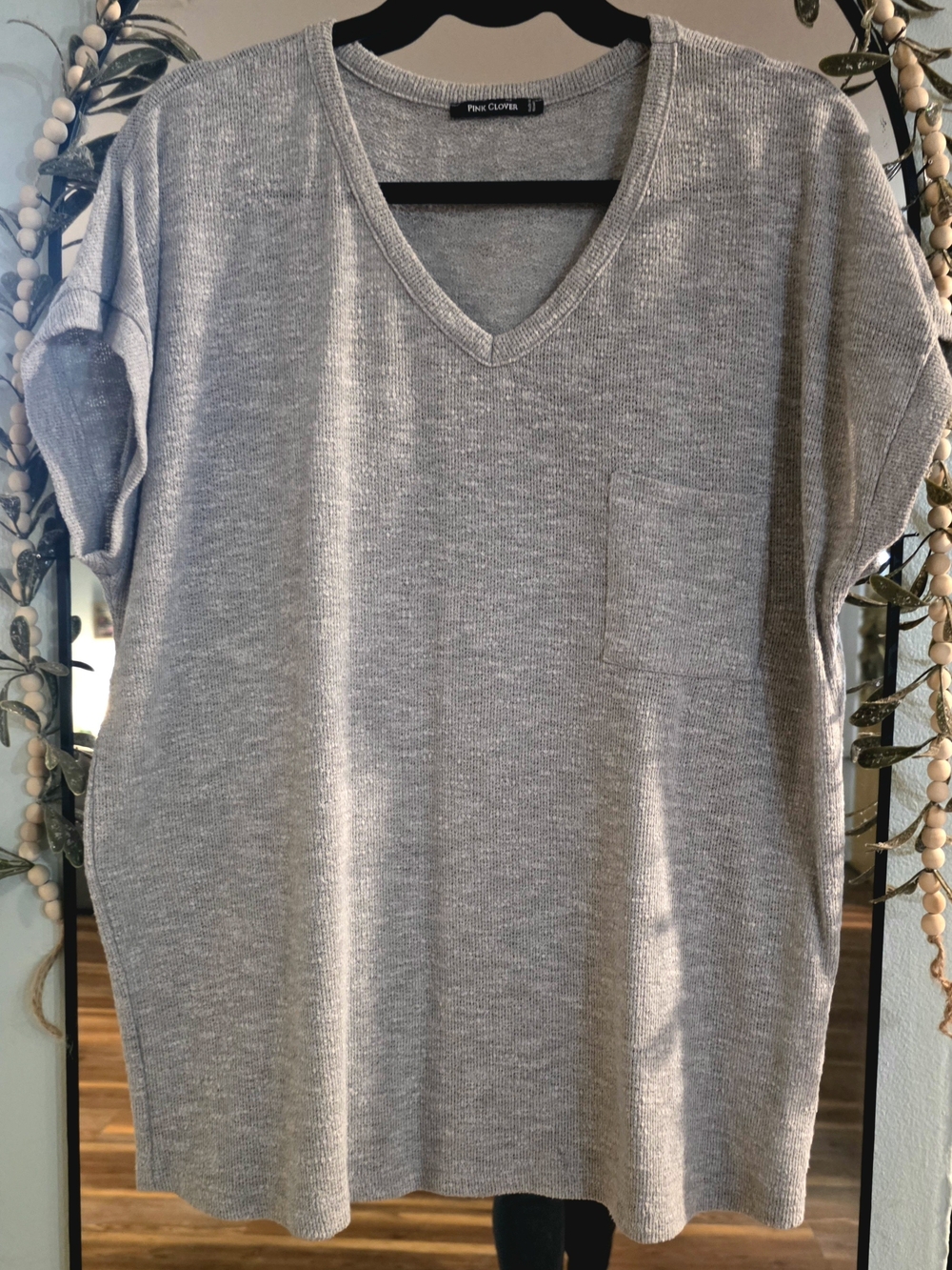 Pink Clover Light Gray V-Neck Short Sleeve Knit Top
